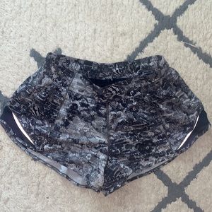 lululemon hotty hot short